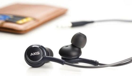 AKG Wired Earbuds 3.5mm in-Ear Earbud Headphones with Microphone for Music, Phone Calls, Work - Noise I Deep Bass